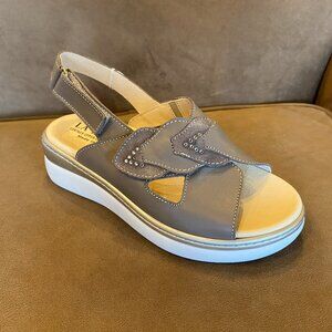 Eric Michael - Orchid Taupe - Multiple Sizes (NEW W/ BOX)